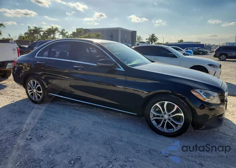 2016 Mercedes-Benz C 300 4Matic из США, поврежденный, VIN 55SWF4KB8GU176223
